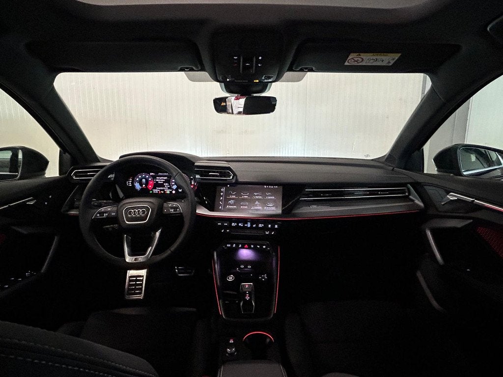 Audi A3 Sportback 35 TFSI S edition | PANO | S-LINE | SONOS, Auto's, Audi, 1300 kg, Euro 6, 4 cilinders, Zwart