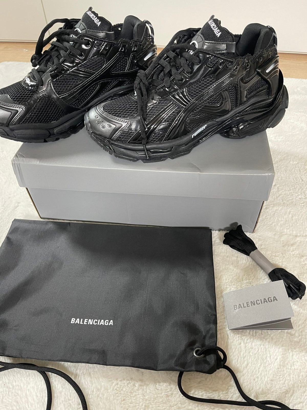 Balenciaga runner V2 black, Zwart, Nieuw, Ophalen of Verzenden, Sneakers of Gympen