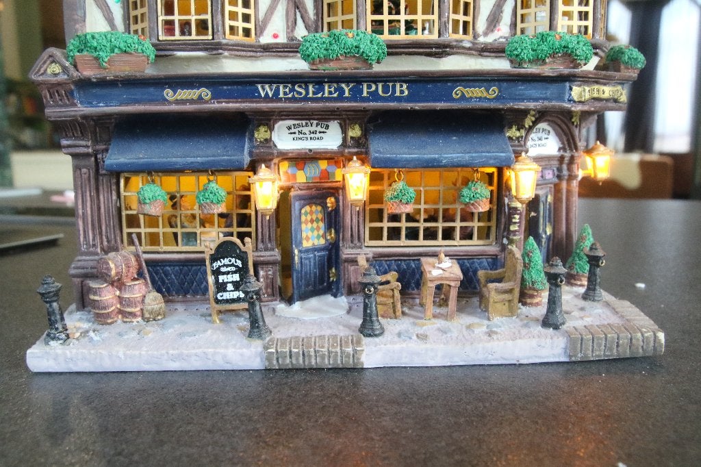 Wesley Pub Lemax Facade. Kersthuisje, Ophalen of Verzenden, Gebruikt