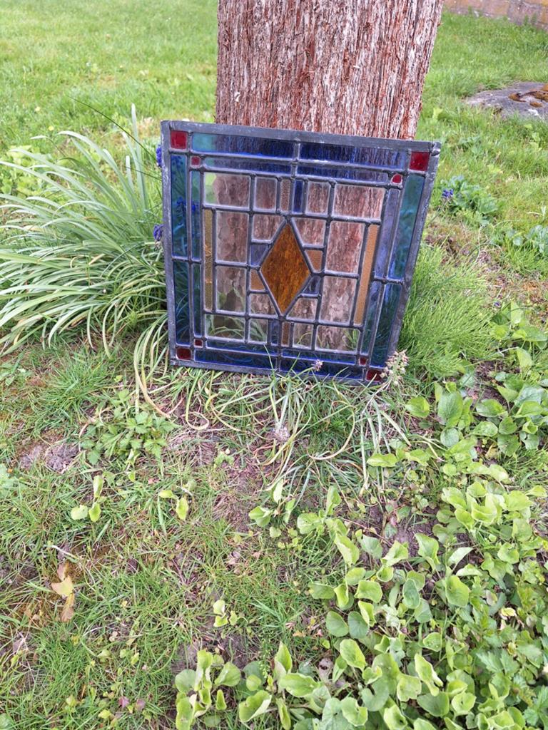Glas-in-lood raamhanger met kleine beschadiging, Ophalen of Verzenden