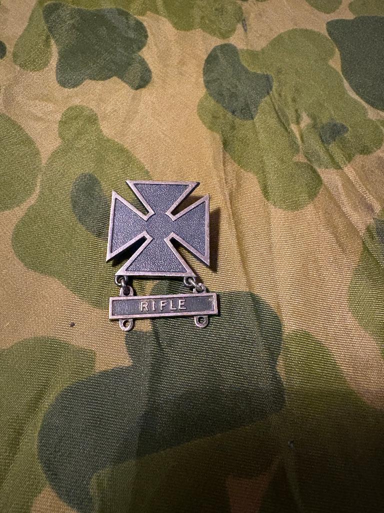 Tweede wereldoorlog US marksman badge rifle, Ophalen of Verzenden, Landmacht, Amerika, Embleem of Badge