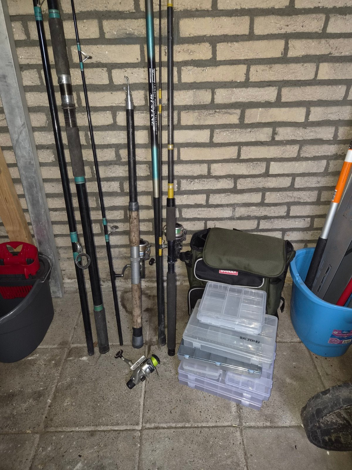 Diverse visspullen: hengels, molens, tassen en tackleboxen, Watersport en Boten, Ophalen, Gebruikt