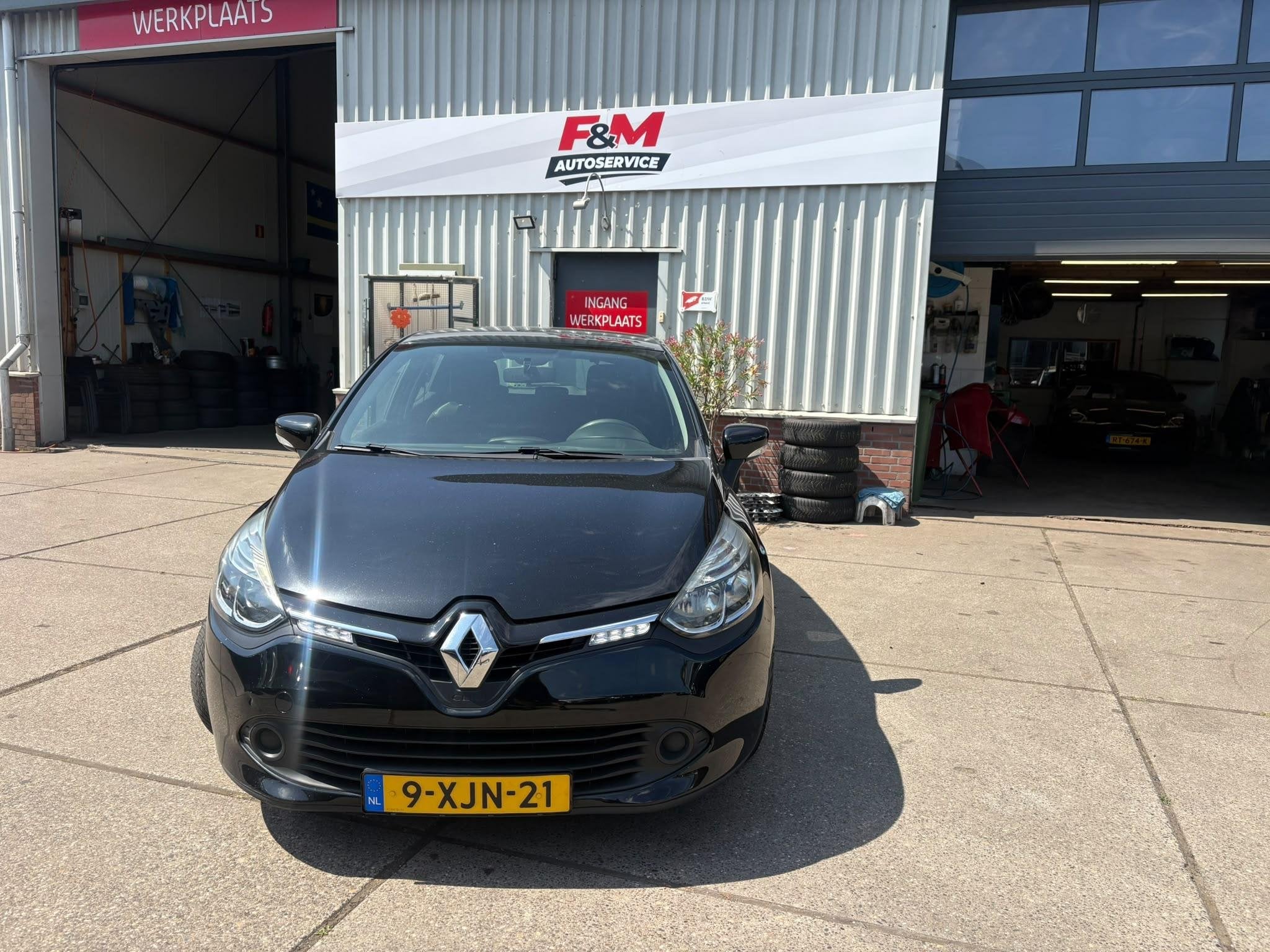 Renault Clio 0.9 TCe Expression Airco, cruise, radio, pdc ac, Voorwielaandrijving, Stof, 540 kg, Zwart