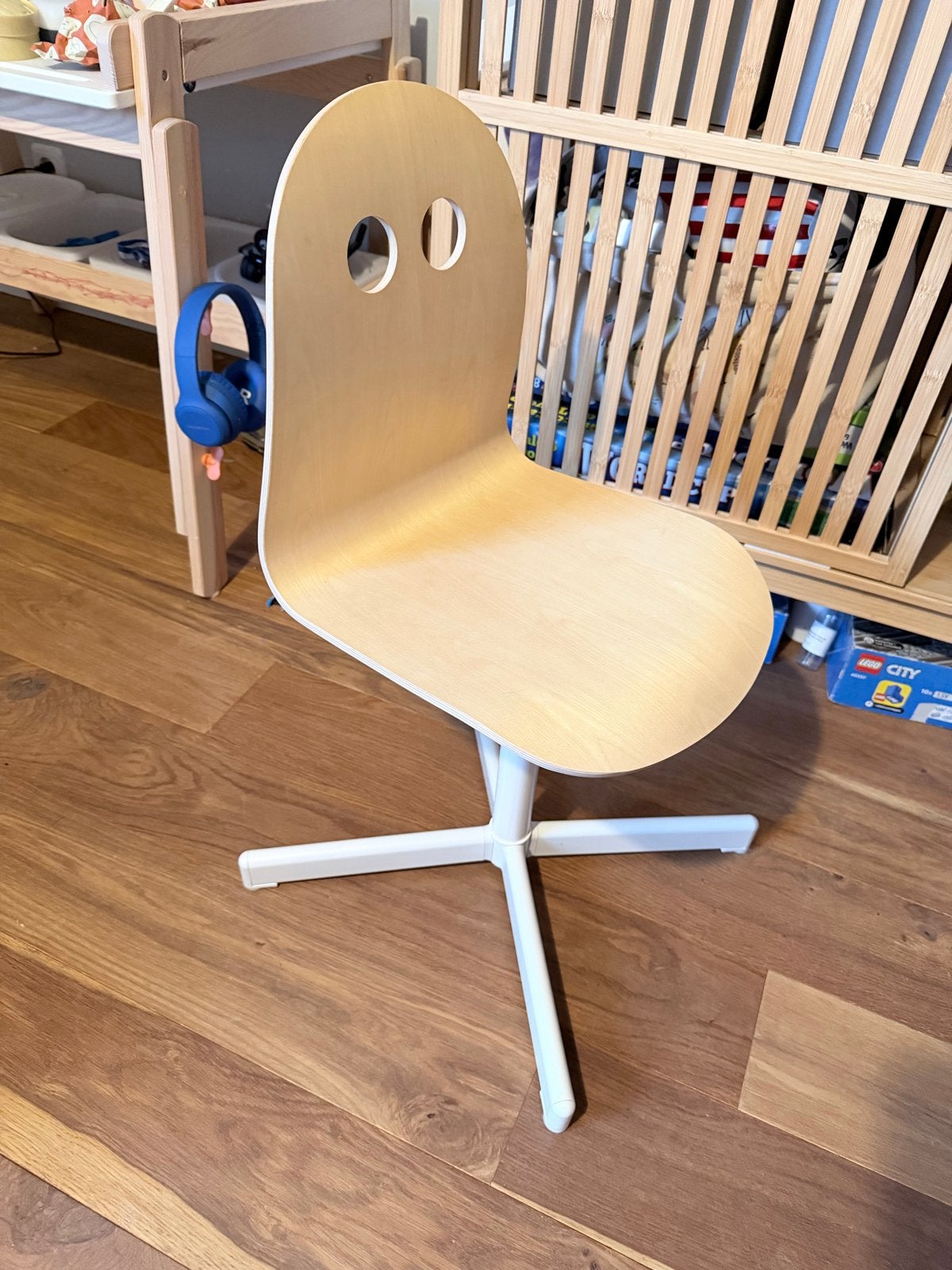IKEA ÖRFJÄLL Kinder bureaustoel - wit/lichtbruin, Ophalen, Zo goed als nieuw, Stoel(en)