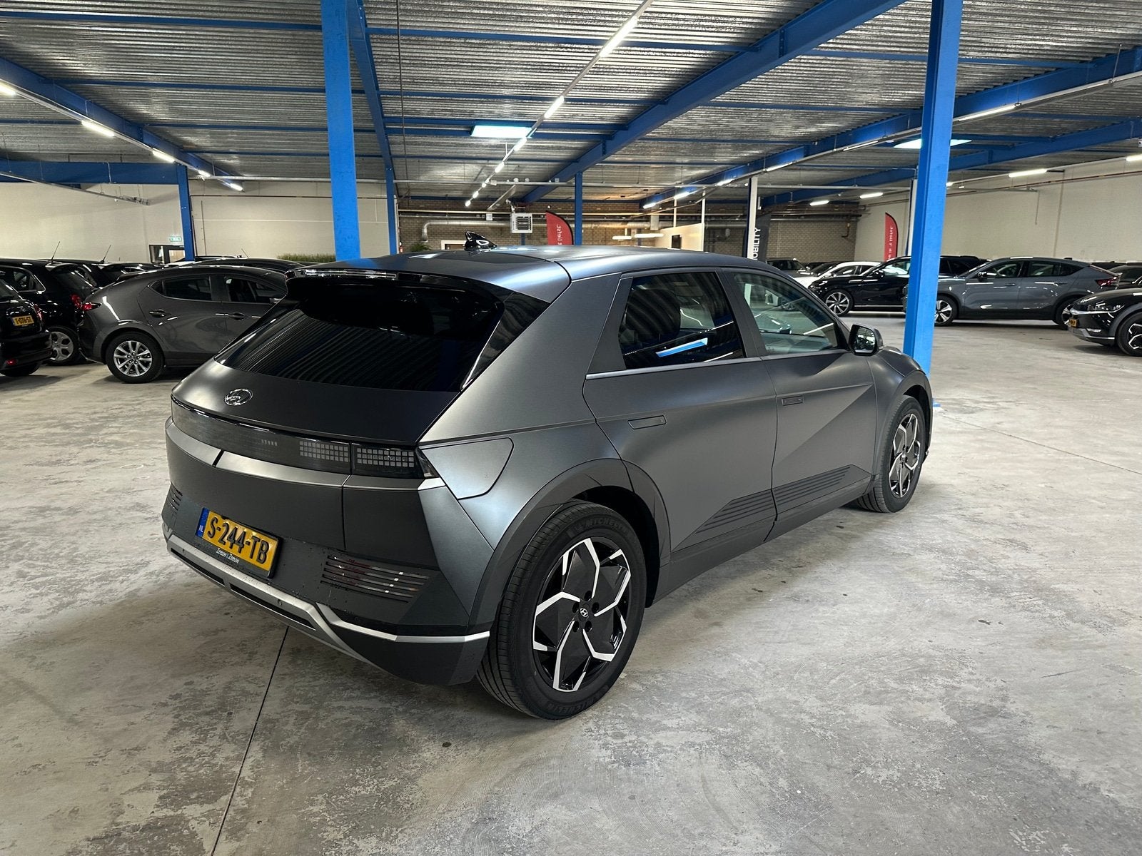 Hyundai IONIQ 5 Style 77.4 kWh | Warmtepomp | MHC budget Car, Auto's, 228 pk, Stof, Gebruikt, Zwart