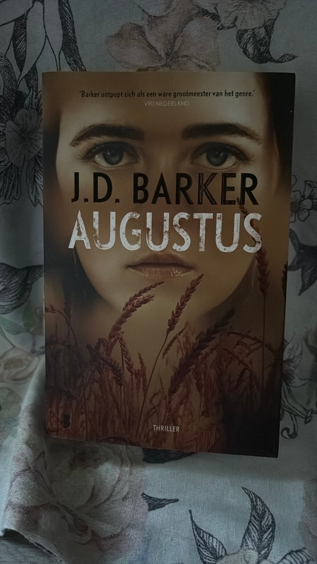 J.D. Barker - Augustus, Boeken, Ophalen of Verzenden, Zo goed als nieuw, J.D. Barker