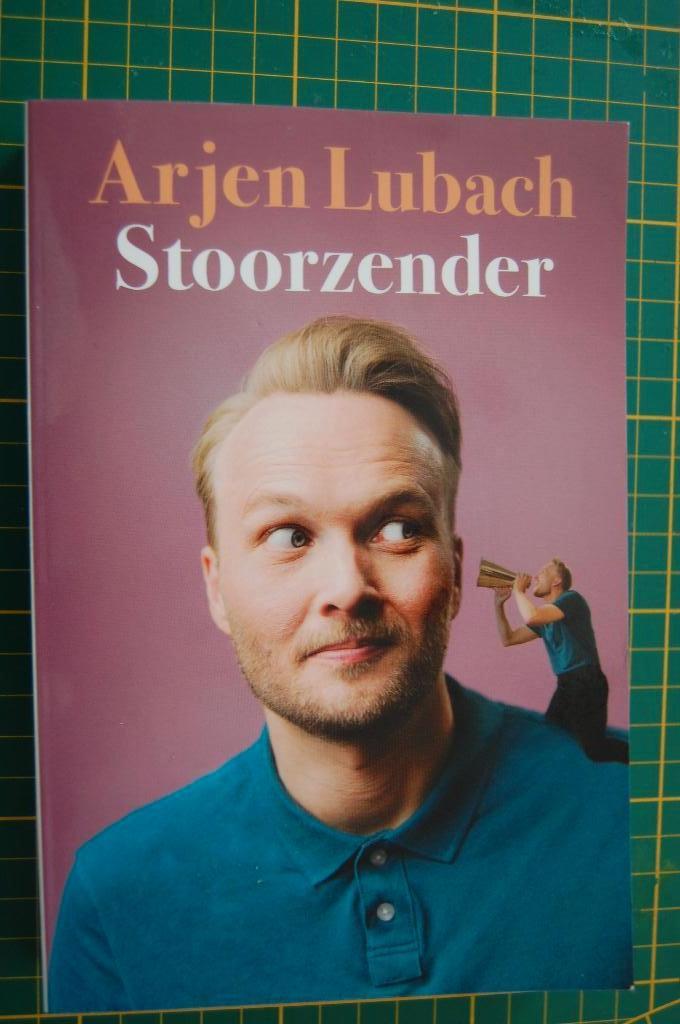Een boek van ARJAN LUBACH     STOORZENDER, Ophalen of Verzenden, Zo goed als nieuw