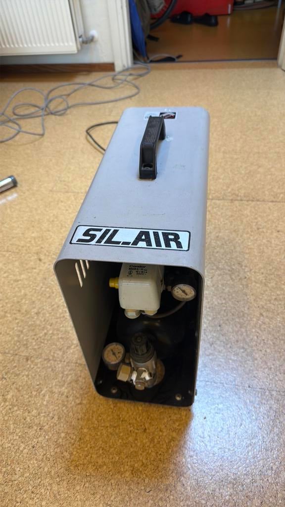 Sil air  compressor voor airbrush, Ophalen, Gebruikt, Minder dan 200 liter/min, Geluidgedempt