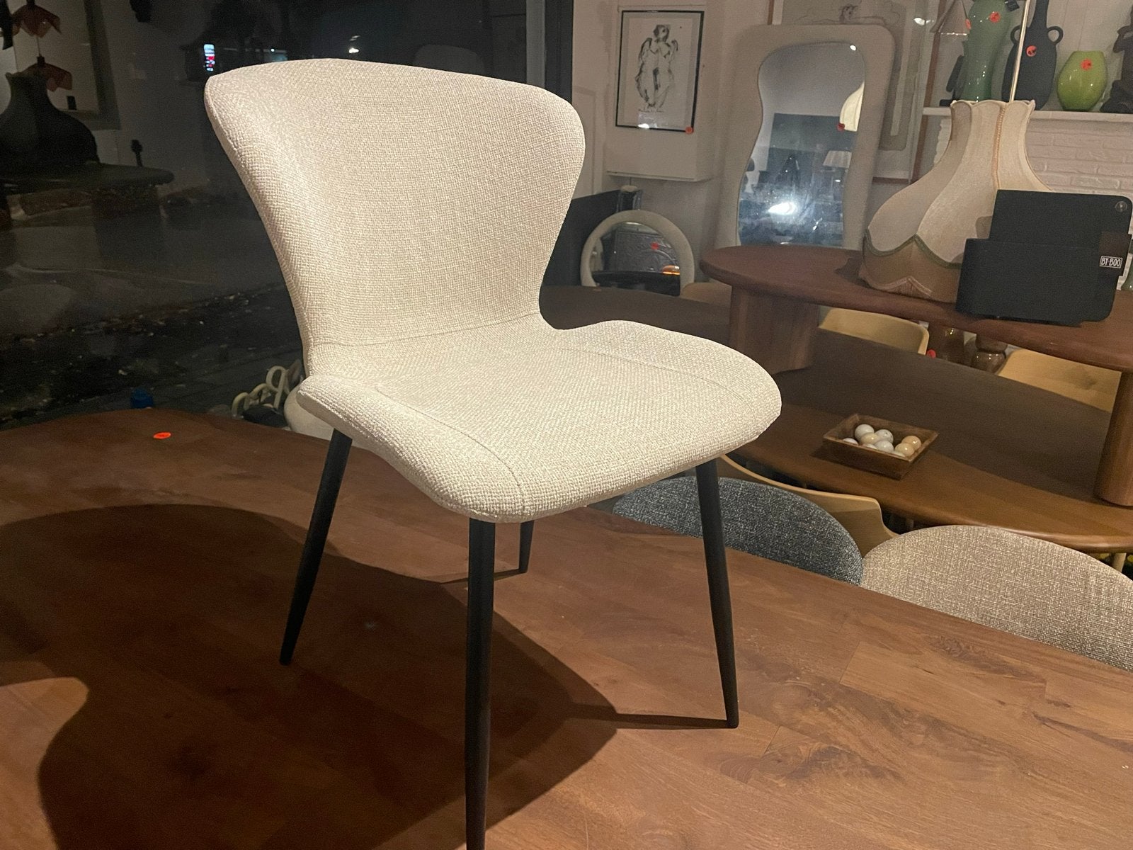 Elegante en stevige beige stoelen uit voorraad leverbaar, Ophalen, Overige kleuren, Nieuw, X