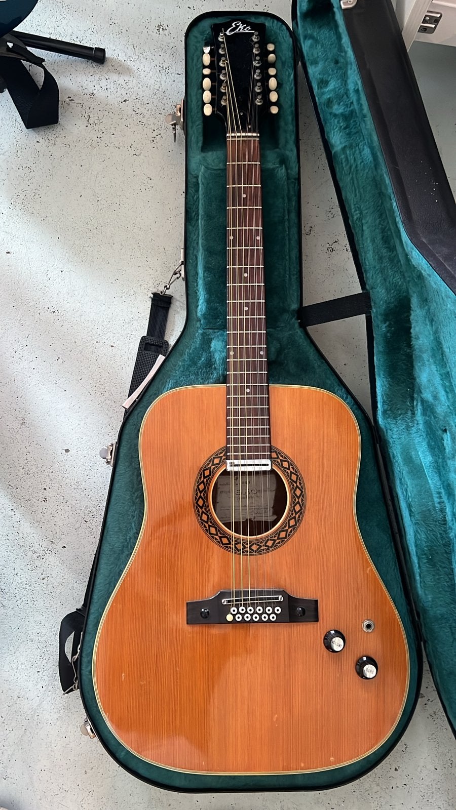 Eko 12 snarige gitaar akoestisch/electrisch, Ophalen, Western- of Steelstringgitaar, Met koffer