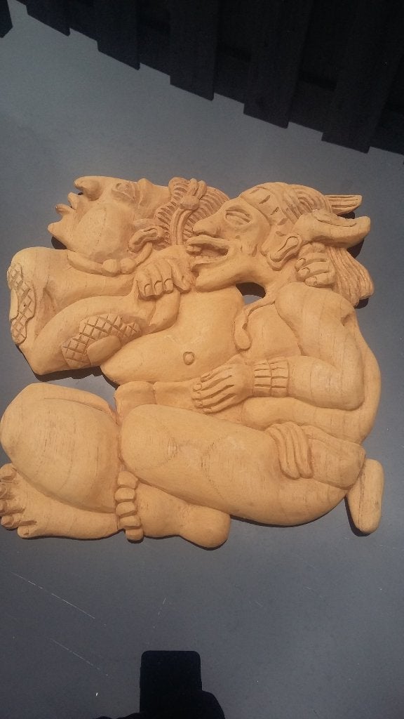 Handgemaakte houten beeld met erotische motieven, Antiek en Kunst, Hout, Bruin, Ophalen of Verzenden, Indonesië