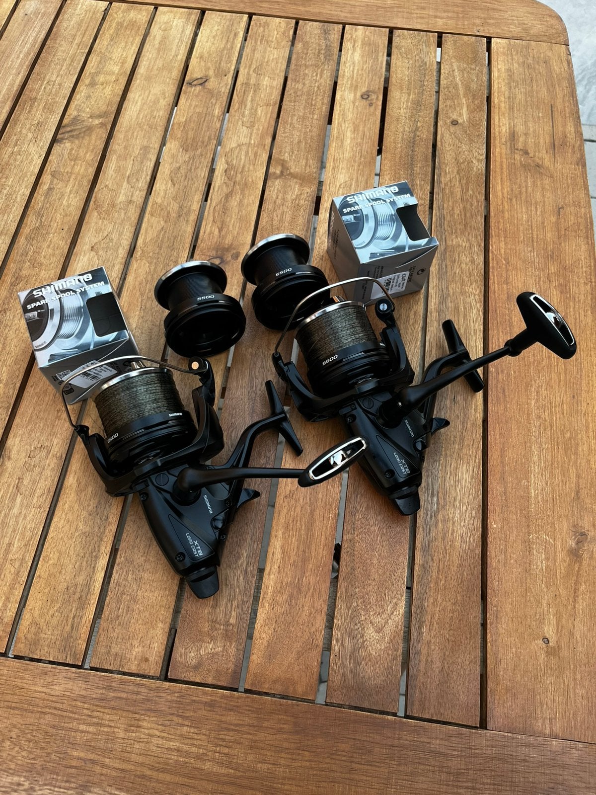 2x shimano medium baitrunner xtb incl reserve spoelen, Ophalen of Verzenden, Zo goed als nieuw, Molen