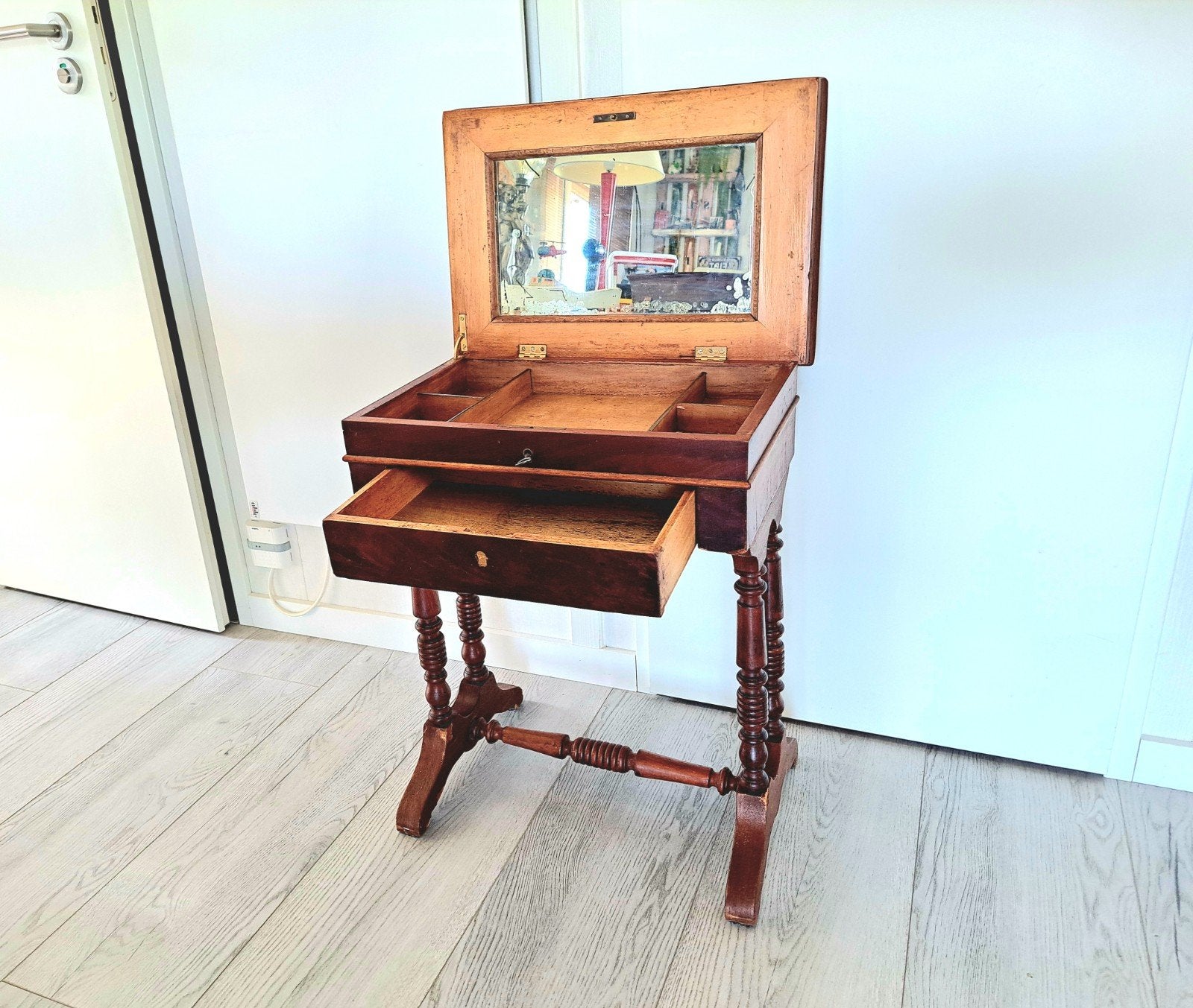 Antieke mahoniehouten sidetable/ kaptafeltje met spiegel, Ophalen