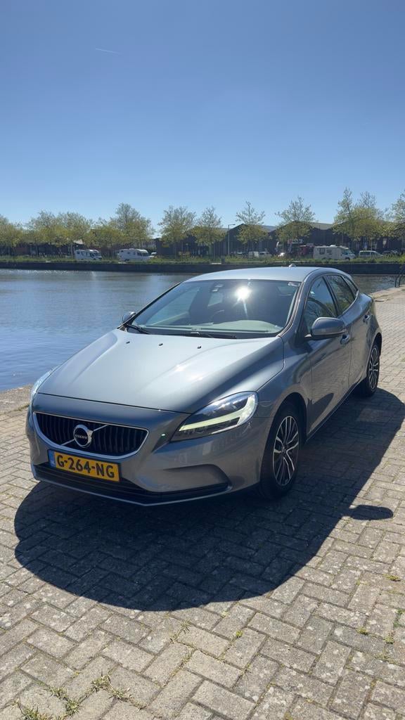 Volvo V40 1.5 T2 122PK Geartronic 2019 Grijs, 1498 cc, Zwart, 700 kg, 122 pk