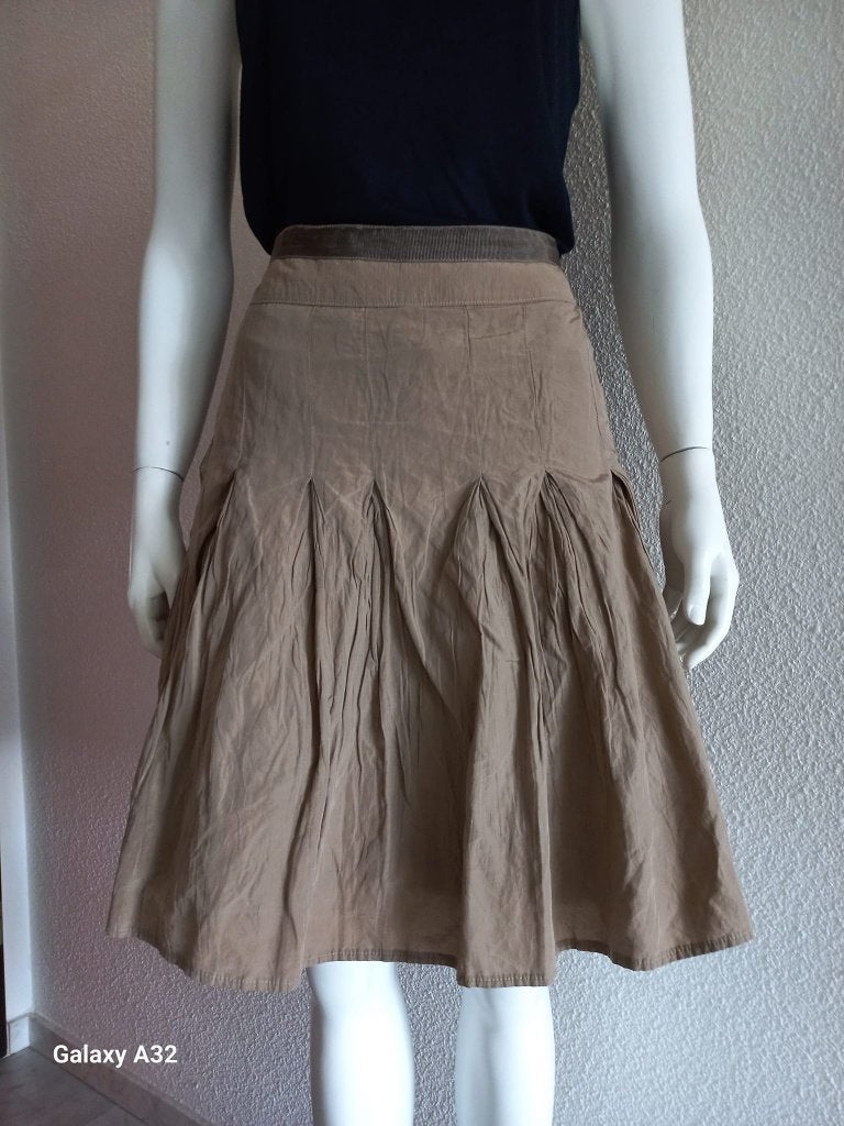 Cane & Cane rok, knielang met plooien, maat 40, Kleding | Dames, Maat 38/40 (M), Bruin, Ophalen of Verzenden, Zo goed als nieuw