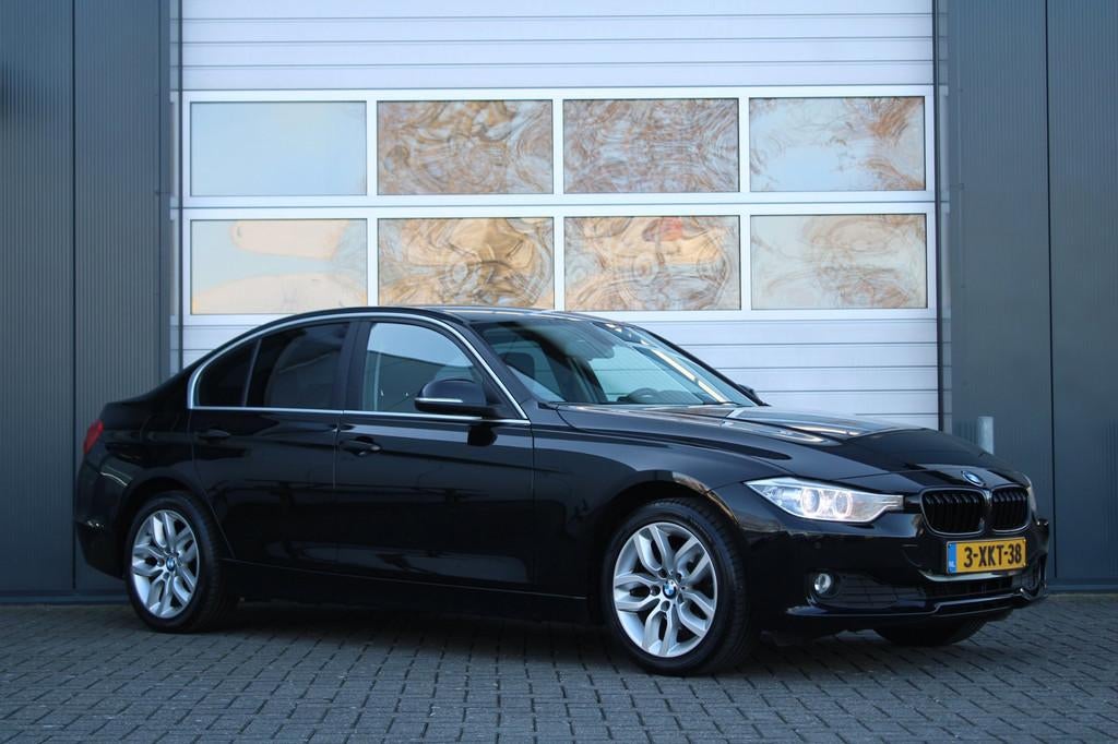 BMW 3-serie 316i Executive 136pk Clima/Cruise/Bi-Xenon/PDCv+, Auto's, BMW, 1360 kg, Gebruikt, 4 cilinders, Zwart