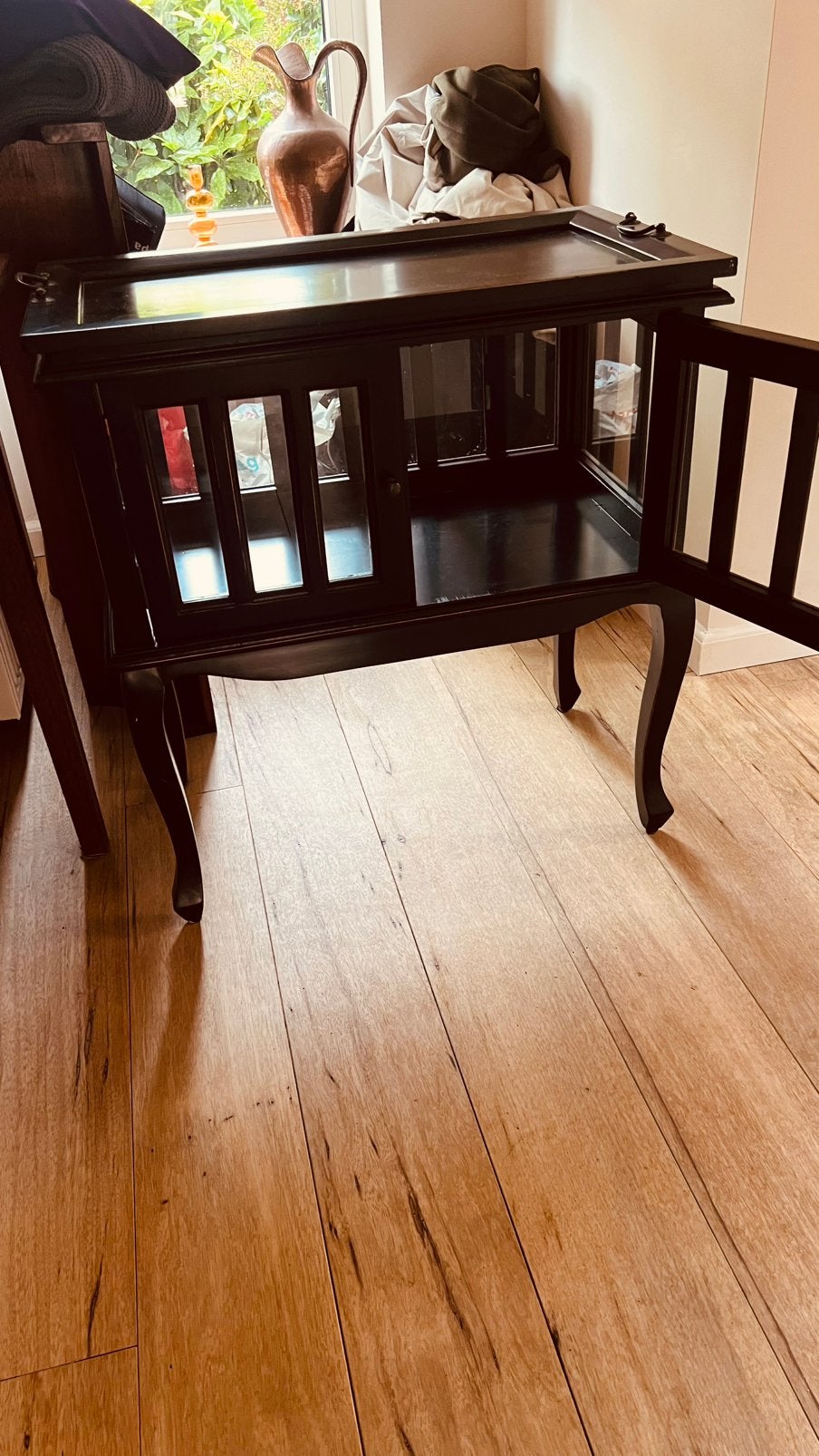 Elegant Theekastje - Zwart Hout met Glazen Deurtjes, Ophalen of Verzenden