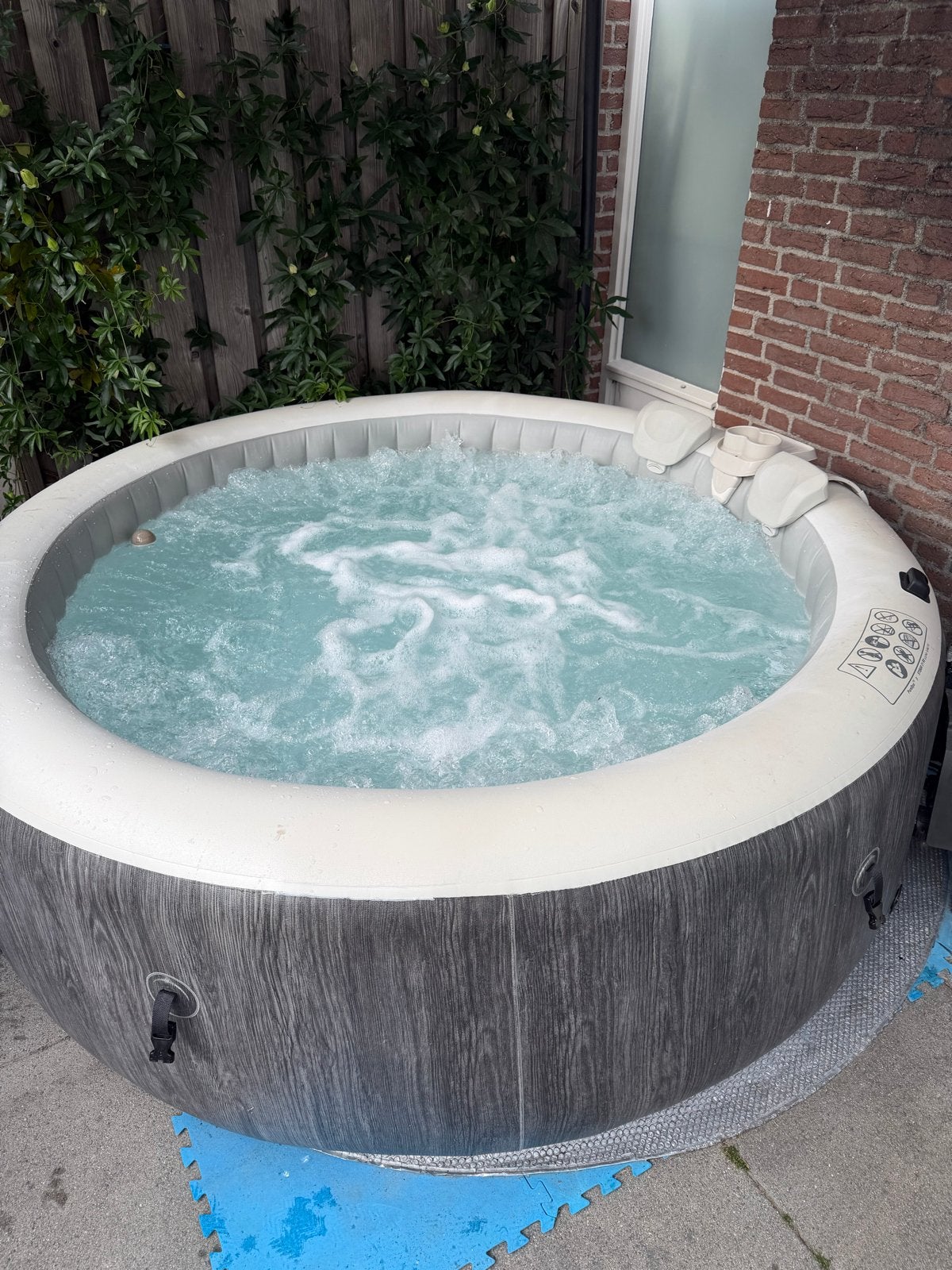 Intex PureSpa opblaasbare jacuzzi voor 6 personen, Ophalen, Gebruikt, Afdekzeil, Opblaasbaar