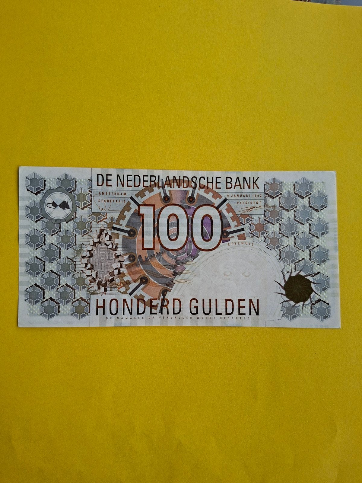 100 gulden Steenuil uit 1992 in UNC
Serie nummer 1195336887, Ophalen of Verzenden, 100 gulden, Los biljet