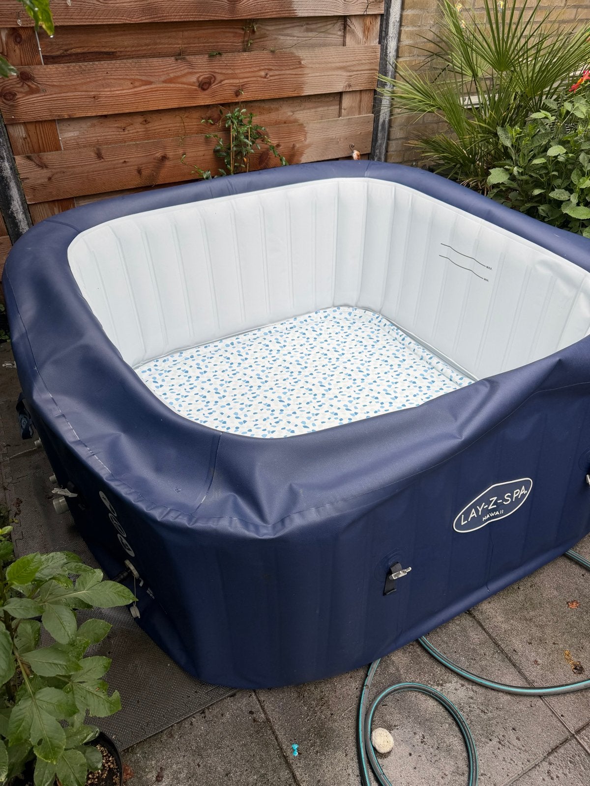 Lay-Z-Spa Hawaii opblaasbare jacuzzi ( LEKT IN EXTRRNE POMP), Ophalen, Gebruikt, Opblaaszwembad, Vierkant