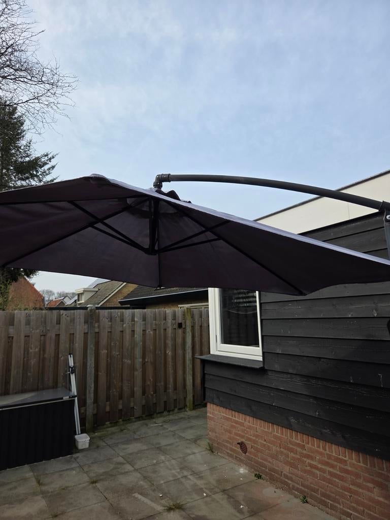 Gebruikte zweefparasol - Ideaal voor uw terras!, Tuin en Terras, Ophalen, Gebruikt, Zweefparasol