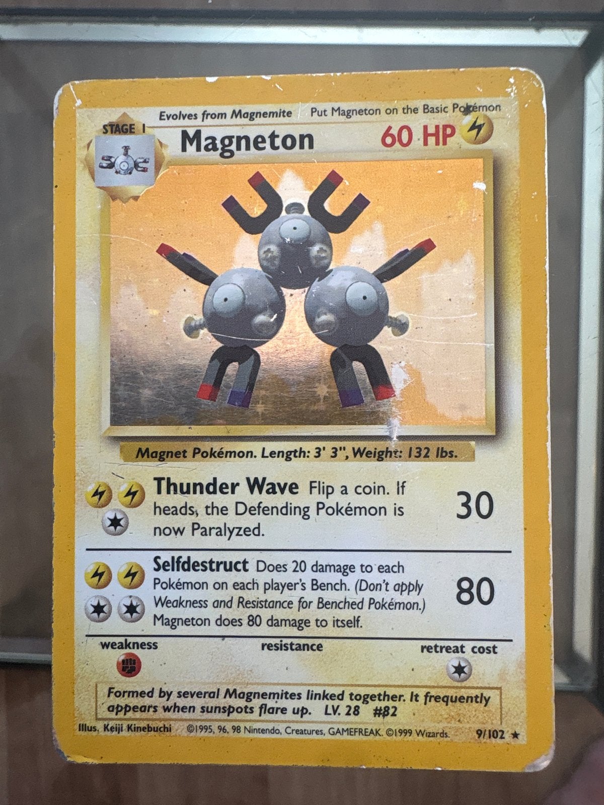 Magneton Holo 9/102 Base Set Pokémonkaart (Gebruikt), Hobby en Vrije tijd, Verzamelkaartspellen | Pokémon, Ophalen of Verzenden