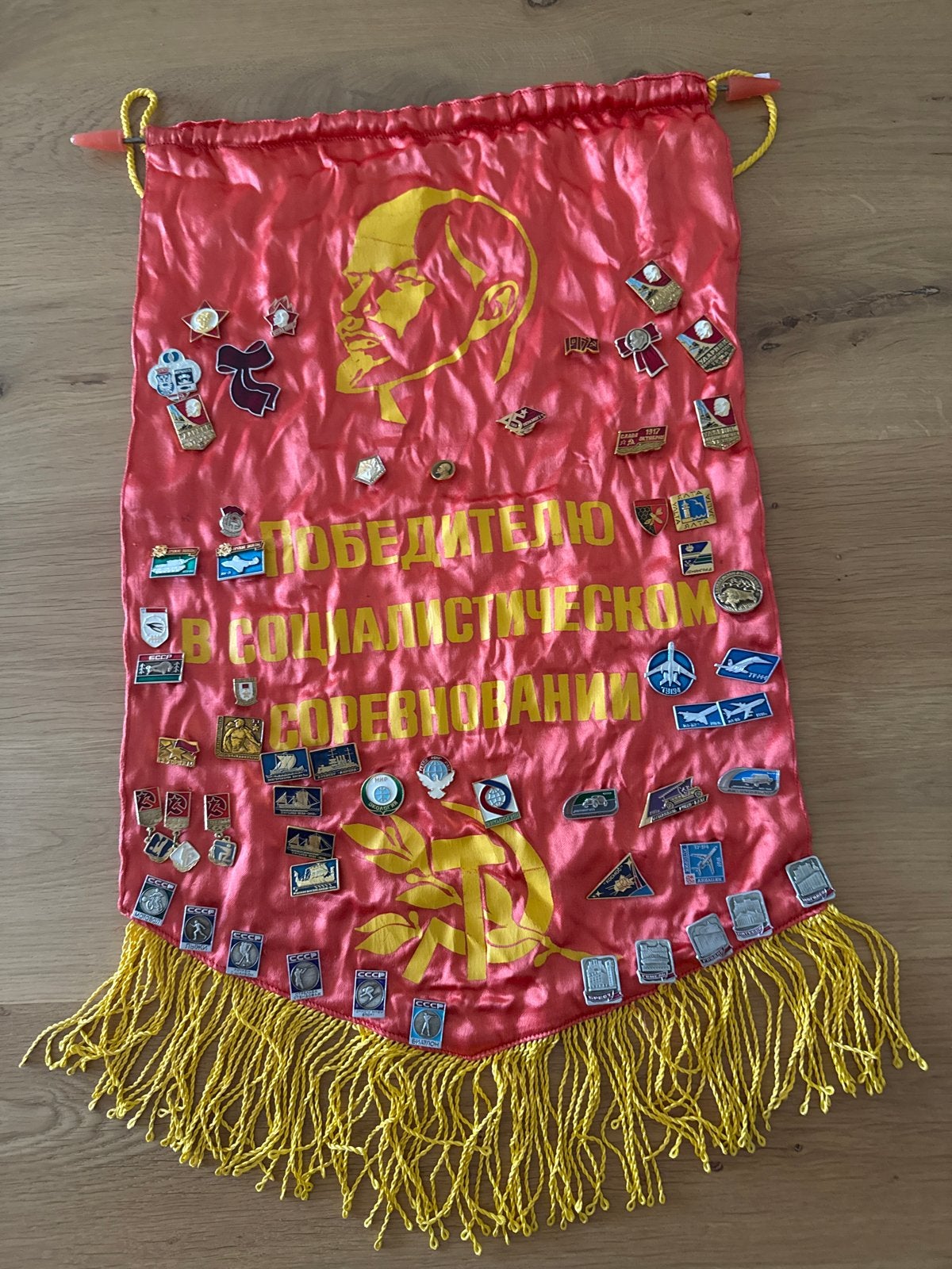 Vintage Sovjet-Unie speldjescollectie op Sovjet vaandel, Ophalen of Verzenden, Gebruikt, Overige onderwerpen, Speldje of Pin
