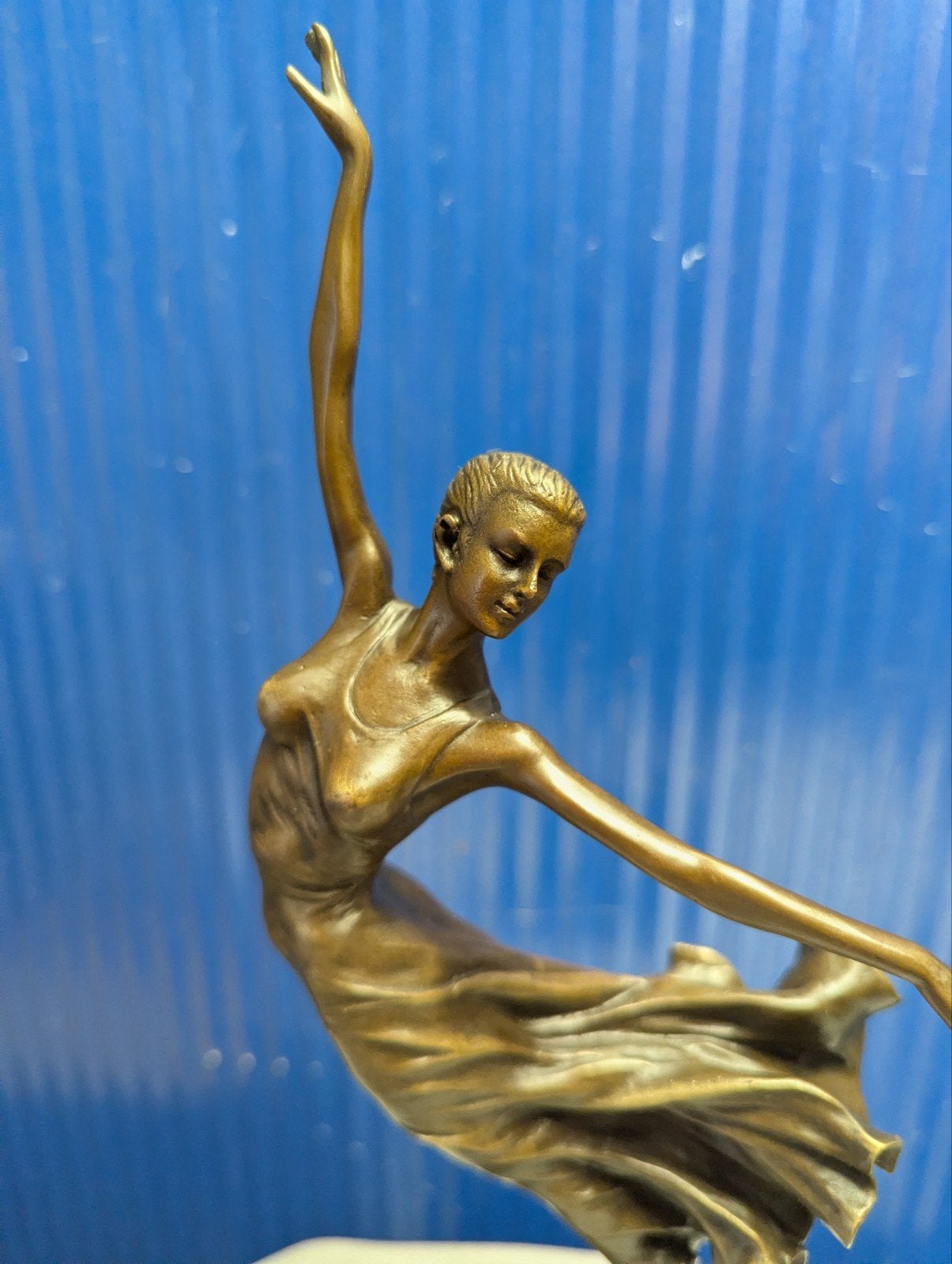 Bronzen beeld van danseres op marmeren sokkel, gesigneerd, Ophalen of Verzenden