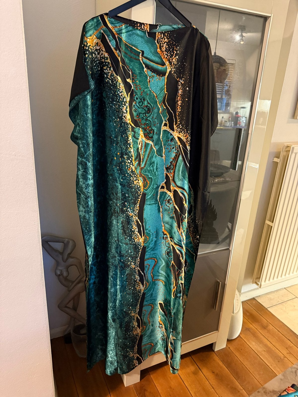 Luxe Satijnlook Kaftan Maat 52/54 met Bijpassende Sjaal, Ophalen of Verzenden, Nieuw, Meerkleurig, Jurk