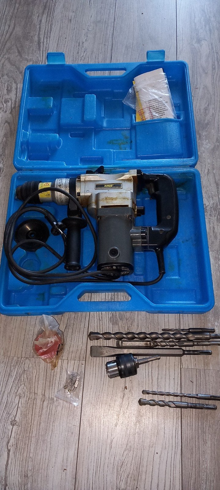 Kinzo Boorhamer met Koffer en Borenset, Ophalen, Boor- en/of Breekhamer, Klopboormechanisme, Gebruikt