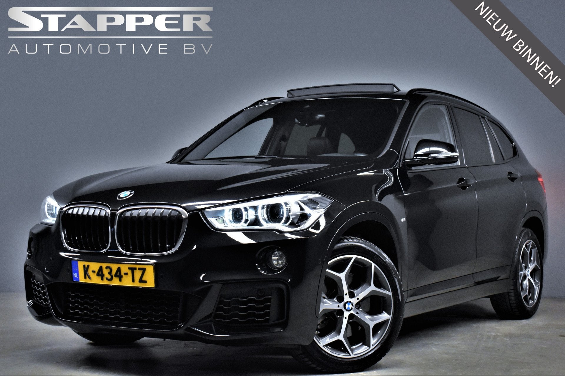 BMW X1 sDrive20i 192pk Automaat M-Sport Pano/HUD/Keyless/Nav, Auto's, BMW, 1998 cc, Zwart, Leder, Bedrijf