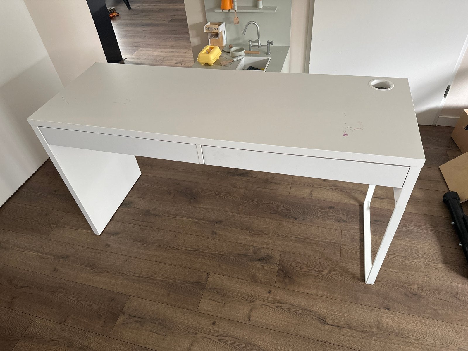 Gratis IKEA Micke bureau met lades - Wit, Ophalen, Gebruikt, Met lades, IKEA