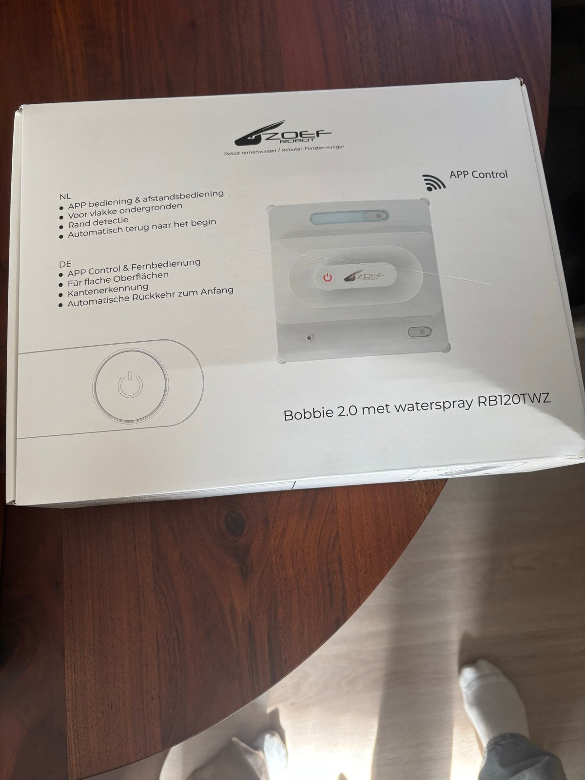 Foto 3 van Zoef Robot Bobbie 2.0 Raamreiniger met waterspray - Nieuw