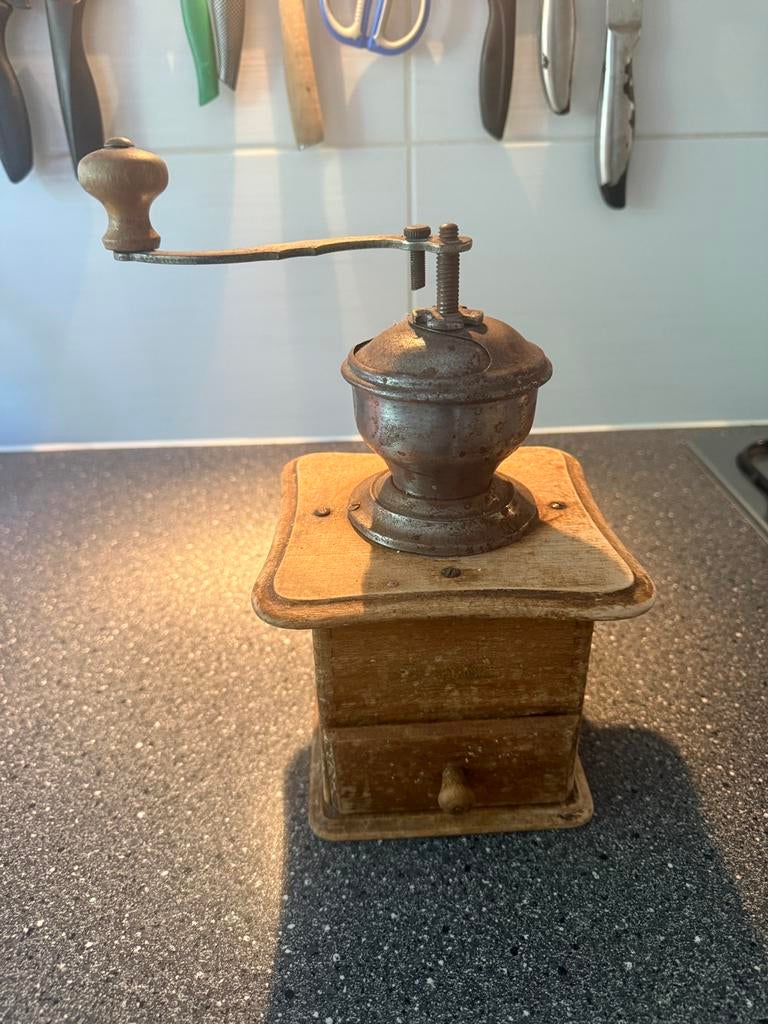 Koffiemolen, Ophalen
