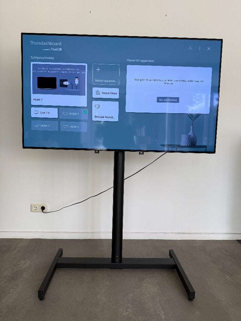 LG 55 inch OLED monitor/tv + Flightcase + Standaard, Bruiloft- of Feestlocatie