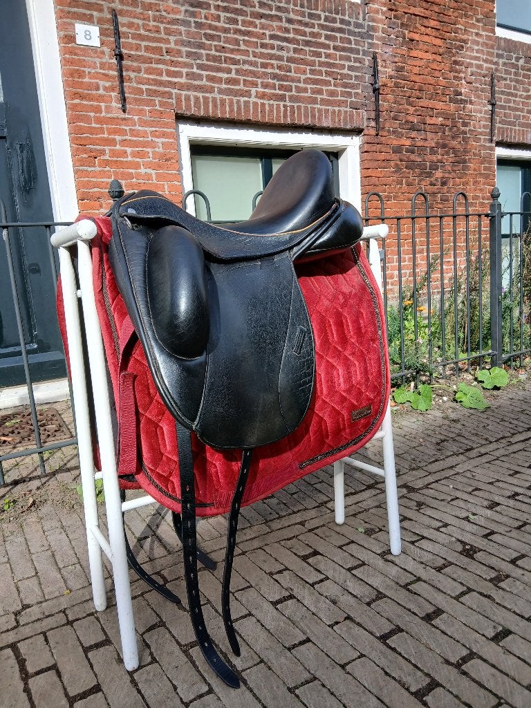 Custom Icon Flight Zadel, L (17.5 inch), Gebruikt, Dressuur, Diepe zit