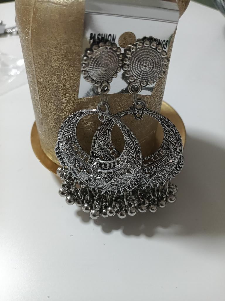 Prachtige Indiase Oorbellen - Zilverkleurig met Belletjes, Sieraden, Tassen en Uiterlijk, Oorbellen, Nieuw, Hangers, Overige materialen