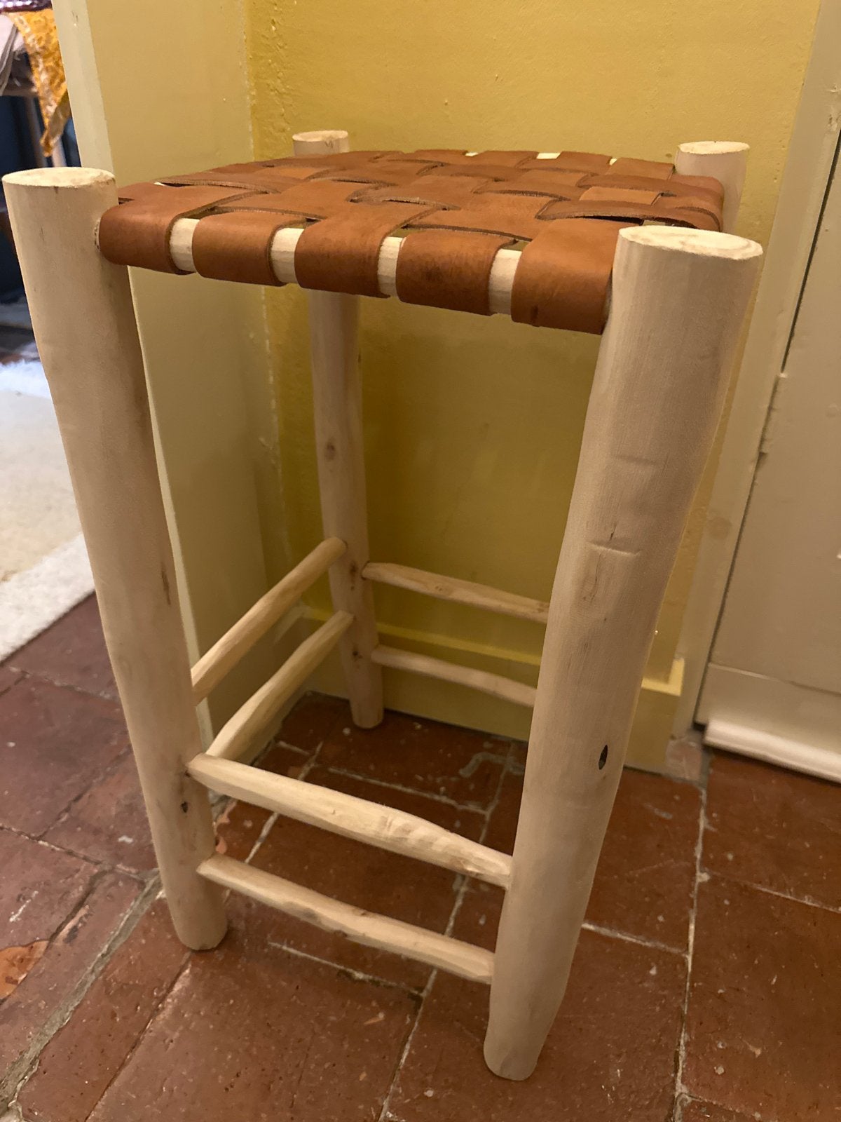 Houten kruk met leren zitting, Ophalen, Nieuw, Hout