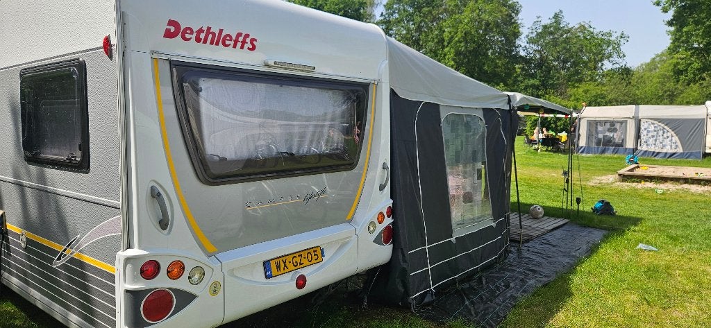 Foto 10 van Dethleffs caravan Lifestyle (Queensizebed, mover, tenten)