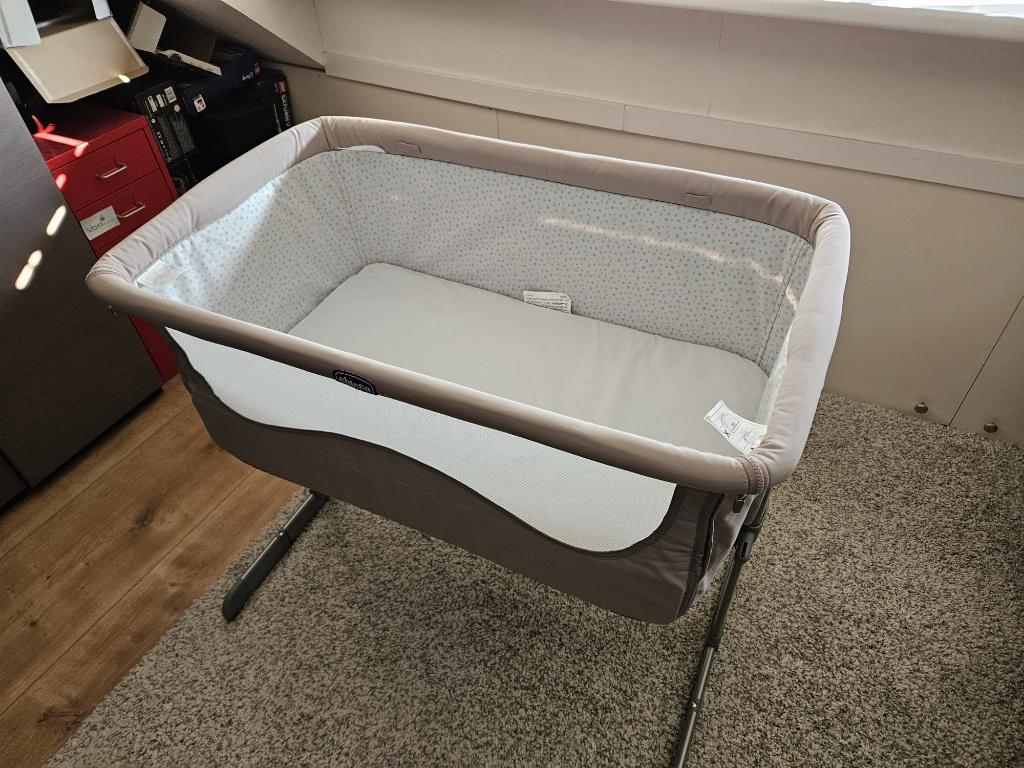 Chicco Essential Next2Me Co-Sleeper, Kinderen en Baby's, Babywiegjes en Ledikanten, Ophalen, Zo goed als nieuw, Wieg