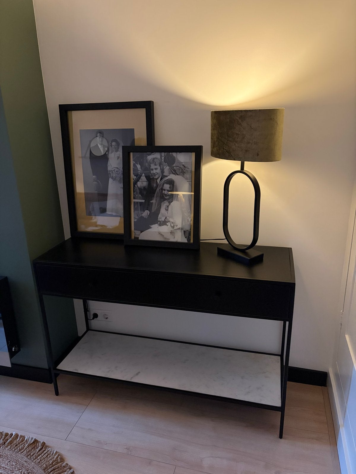 Zwart dressoir/tv-meubel met marmeren blad, Ophalen, Gebruikt, 100 tot 150 cm, Minder dan 100 cm