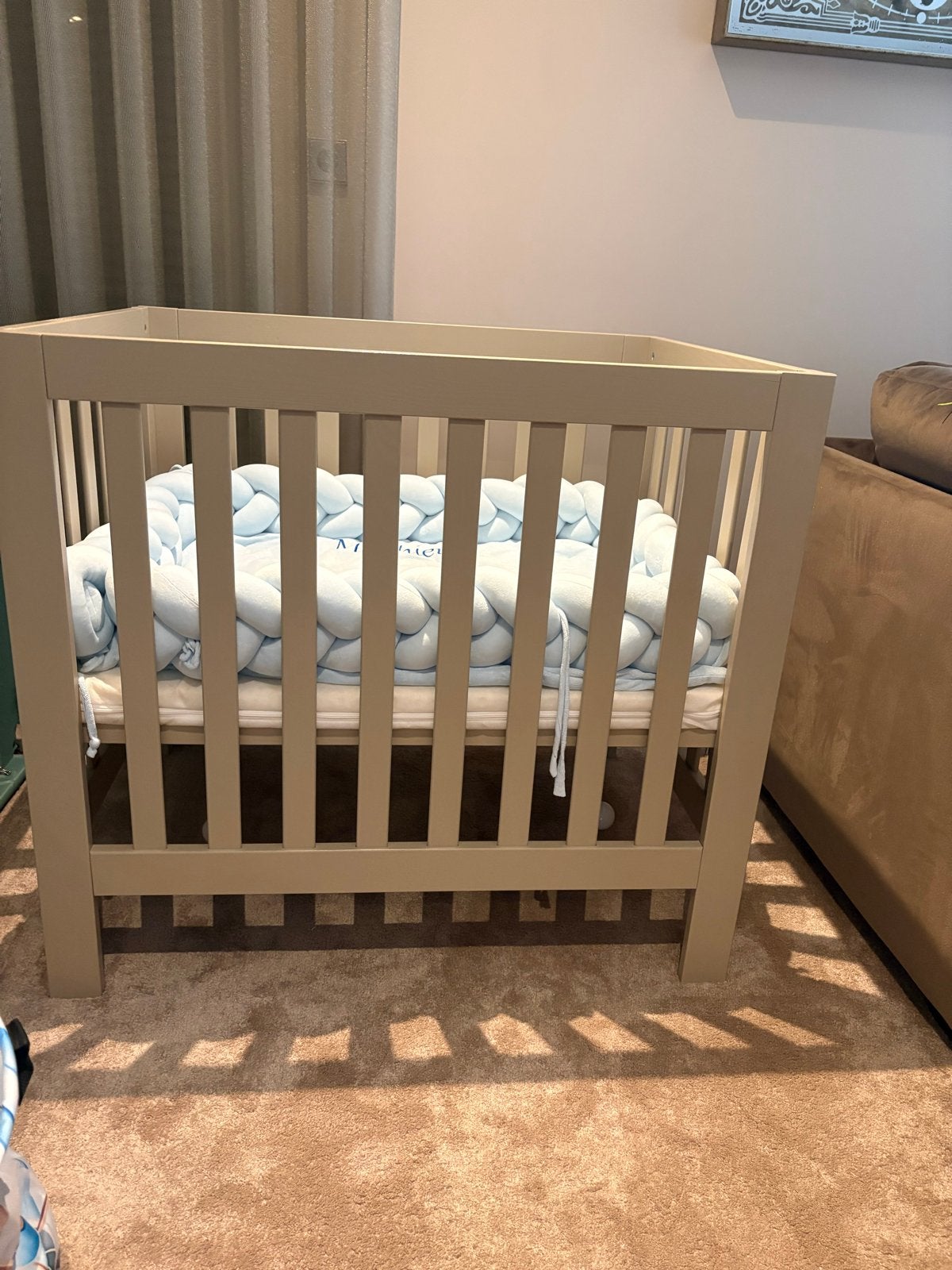 Mooie beige baby box zgan, Kinderen en Baby's, Boxen, Ophalen, Zo goed als nieuw