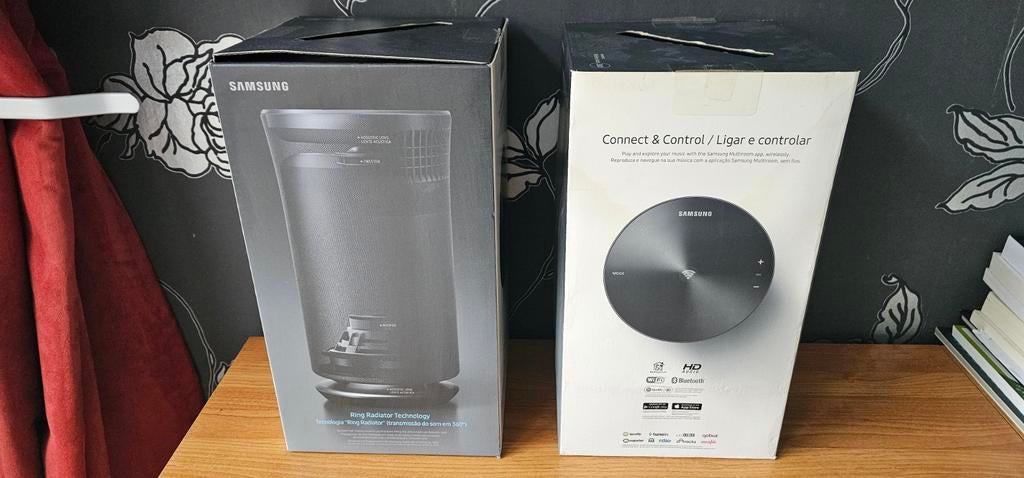 Set (2) Samsung R3 multiroom bluetooth 360 speakers +stands, Ophalen of Verzenden, Zo goed als nieuw, Speakers, Overige merken