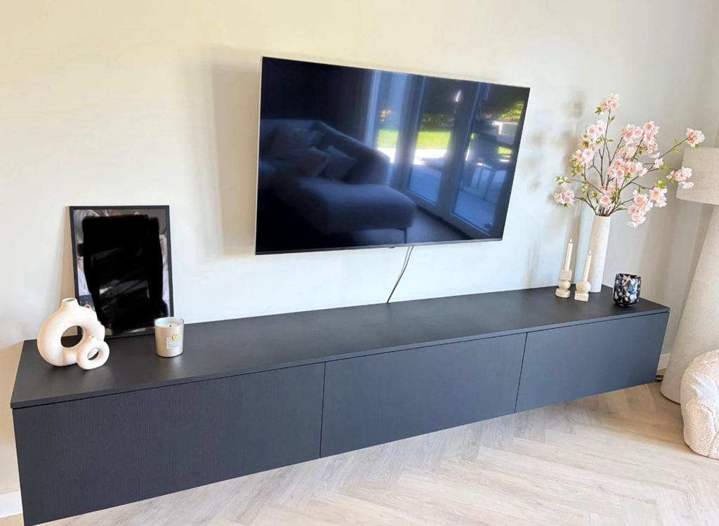 Zwart zwevend tv meubel, Huis en Inrichting, Kasten | Televisiemeubels, Ophalen of Verzenden, Zo goed als nieuw, 25 tot 50 cm