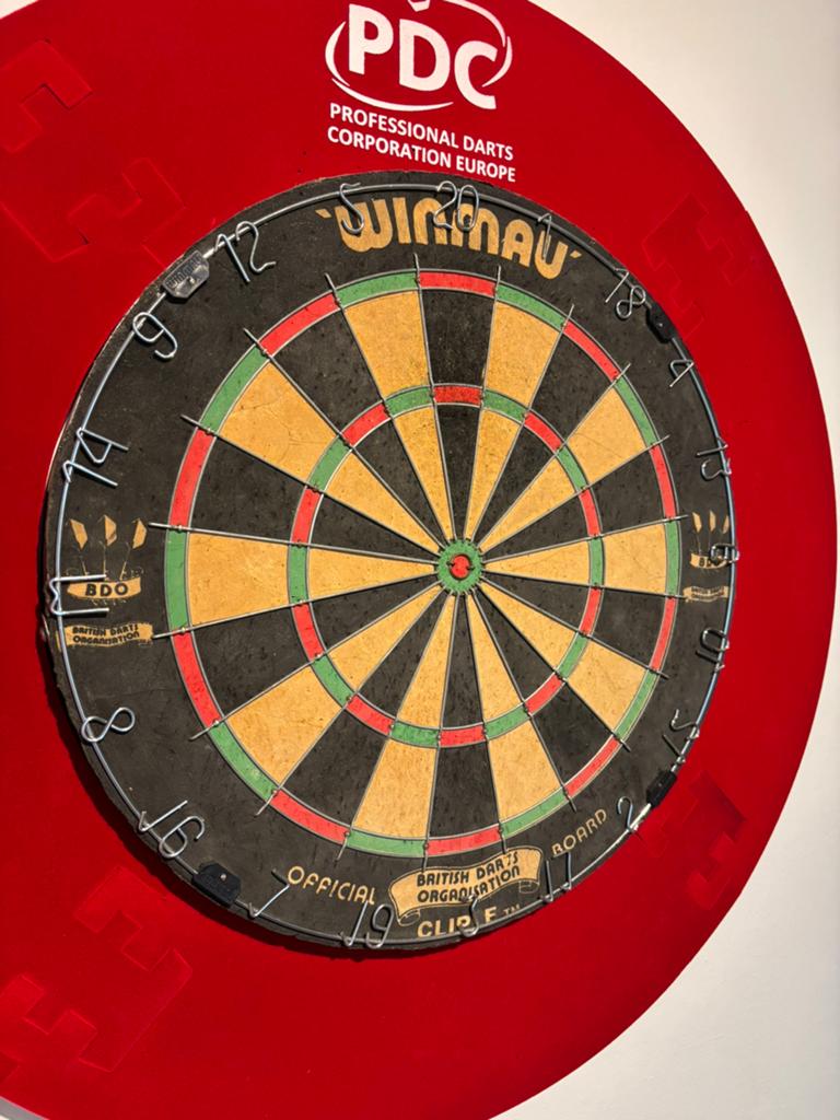 Winmau dartbord incl. ring en ophanging, Ophalen, Zo goed als nieuw, Dartbord