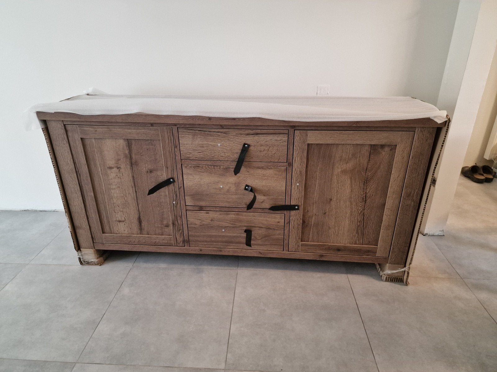 Splinter nieuw dressoir. Nog in verpakking., Ophalen, Met deur(en), Nieuw, 200 cm of meer