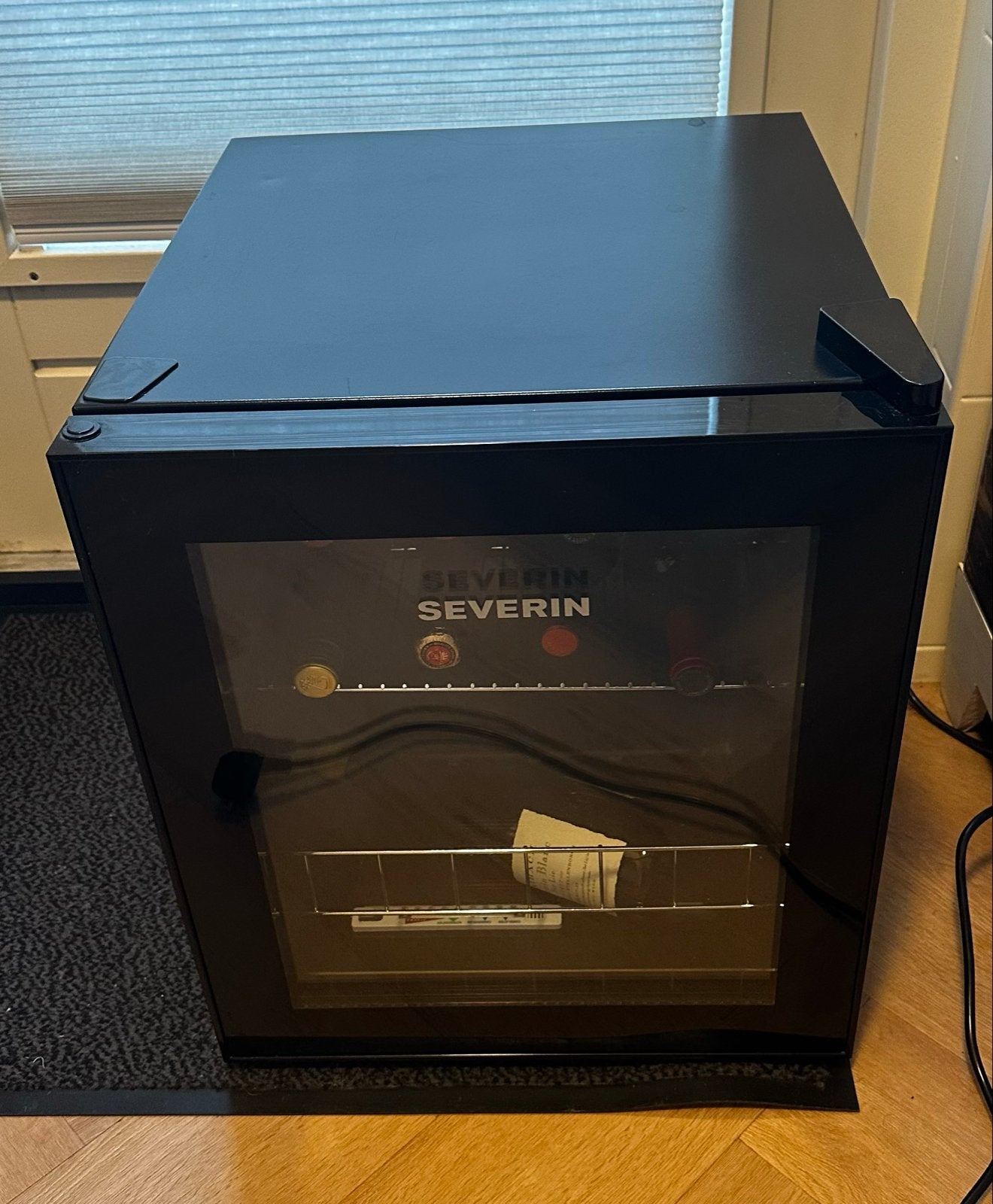 Severin Wijnkoelkast - Compact en Stijlvol, Ophalen, Minder dan 85 cm, Minder dan 75 liter, 45 tot 60 cm