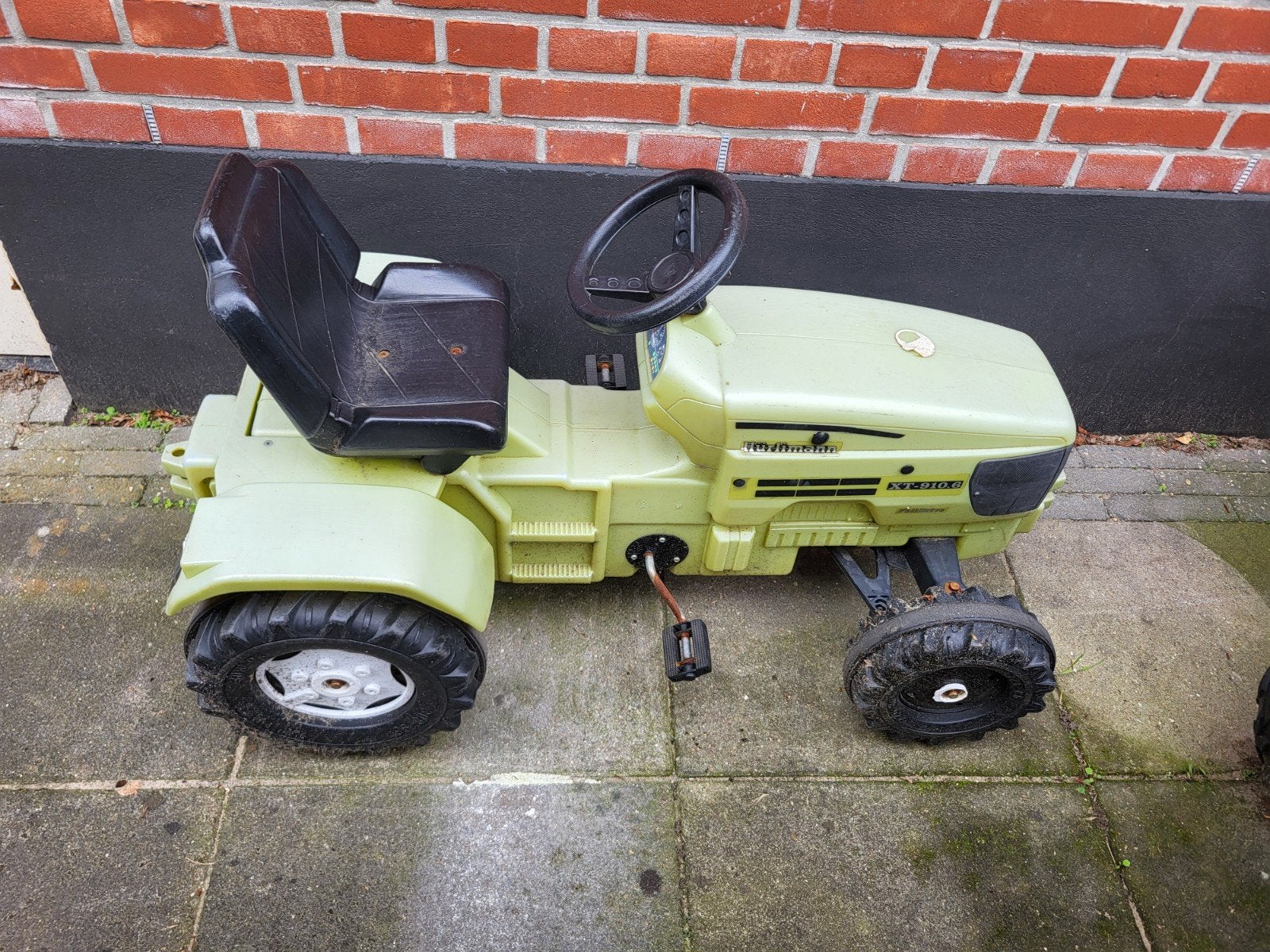 Leuke Lichtgroene tractor XT-910.6, Ophalen