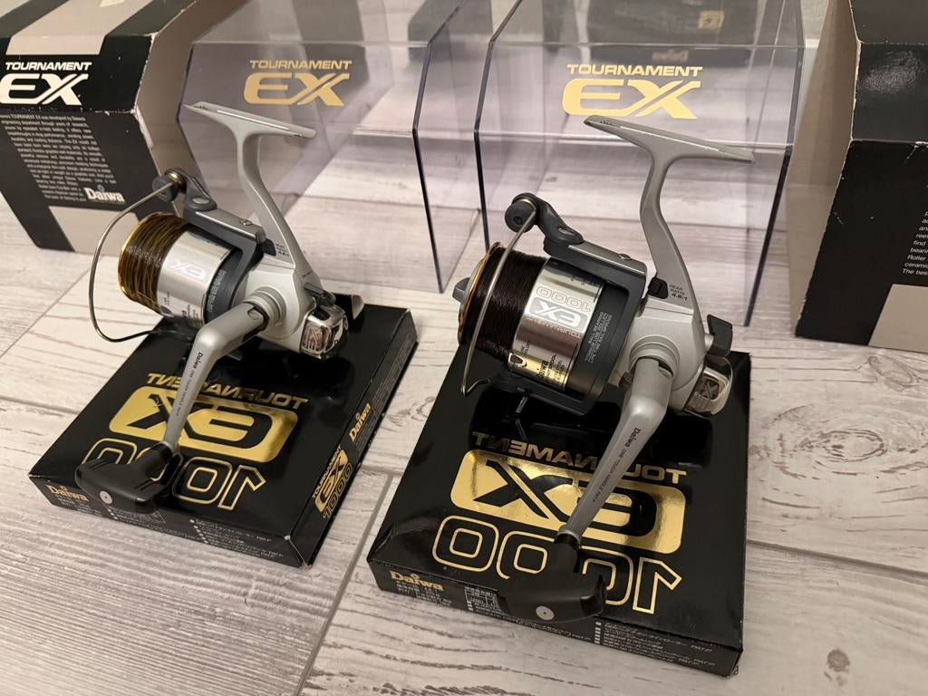 2 x Daiwa Tournament EX 1000 NOG ALS NIEUW ZELDZAAM!!, Ophalen of Verzenden, Zo goed als nieuw, Molen