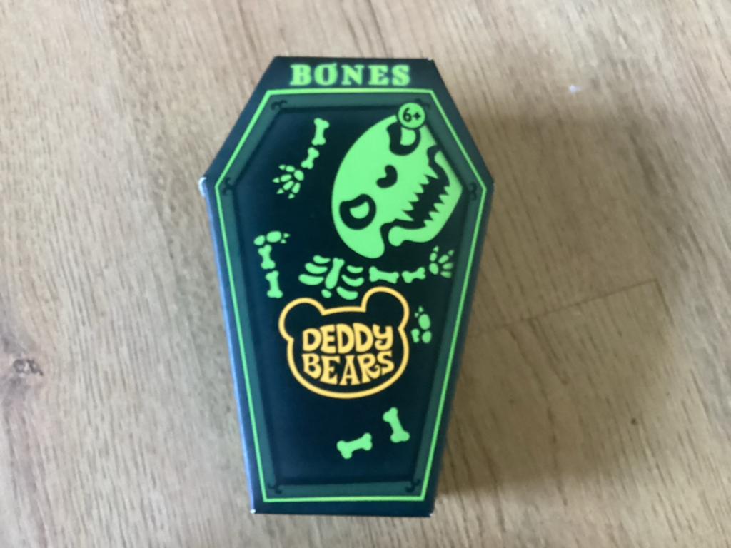Deddy Bears Bones knuffel in de doos, Kinderen en Baby's, Speelgoed | Knuffels en Pluche, Ophalen, Met doos, Overige merken, Overige karakters